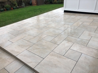 New patio by Paul Gibbons Landscapes Ltd