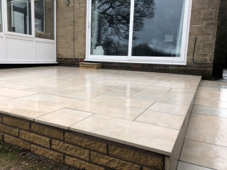 New patio by Paul Gibbons Landscapes Ltd