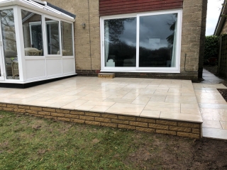 New patio by Paul Gibbons Landscapes Ltd