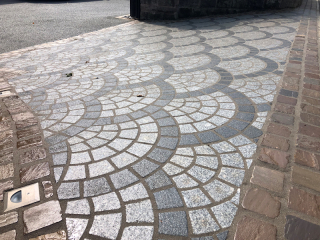 Driveway entrance way using granite cobbles
