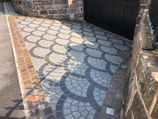 Driveway entrance way using granite cobbles