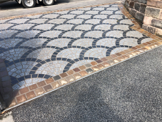 Driveway entrance way using granite cobbles